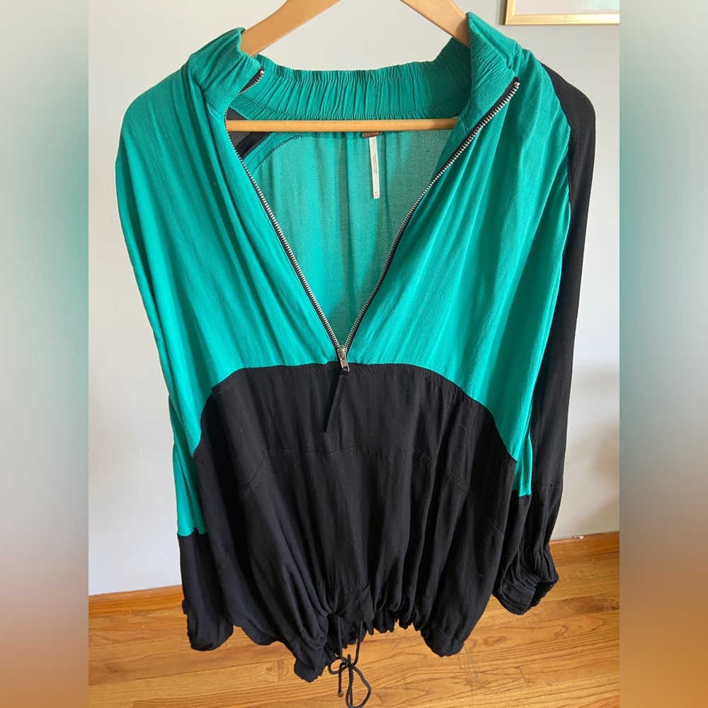 FreePeople M/L funky breezy long top